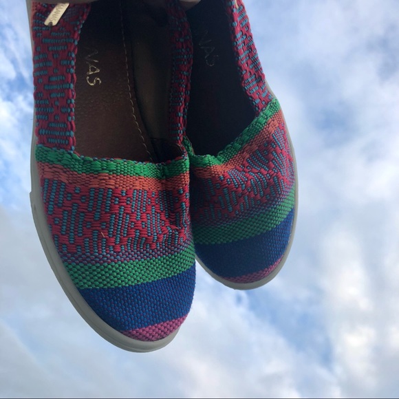Kaanas Shoes Slip Ons Woven Sz.35 Big Girls 3 1/2 - Picture 9 of 10